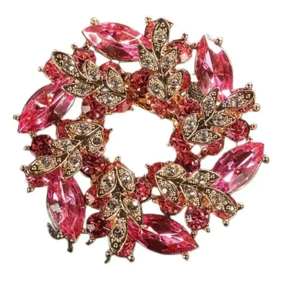 BROOCH: Vintage Style Pink Gold Tone, & White 3D Pin w/Sparkling Gemstones, NIP